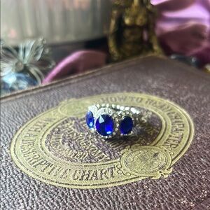 Elegant Vintage Royal Blue Gemstone Ring with stretchable band OS